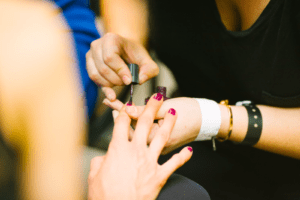 Experts Reveal That 14 December is the EXACT Date to Get Your Christmas Nails Done 