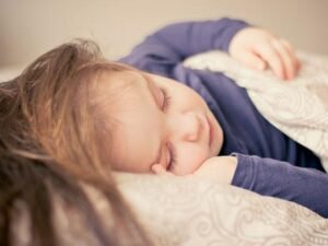 Sleep Expert on Getting EXCITED Children to Sleep this Festive Season 