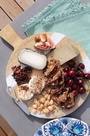 How to Create an Instagram-worthy Cheeseboard