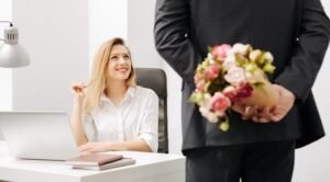 The Pros and Cons of Dating Someone in the Workplace