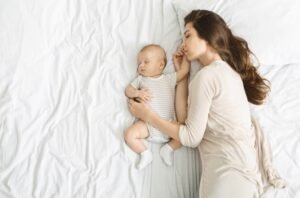 The Pros and Cons of Co-Sleeping with Your Baby 