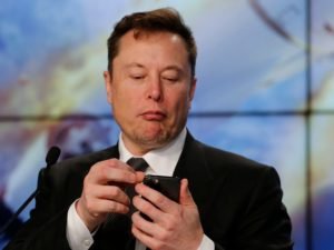 Elon Musk is Urging People to Switch from WhatsApp to Signal, a Smaller Encrypted Messaging App