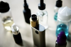 An Easy Guide to Vaping: How to Pick the Ideal e-cigarette