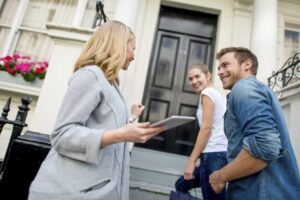 5 Things to Know Before Signing with a Letting Agent