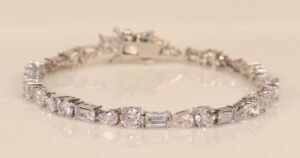 Breaking the Rules: Why Asymmetrical Diamond Bracelets are Stealing the Spotlight