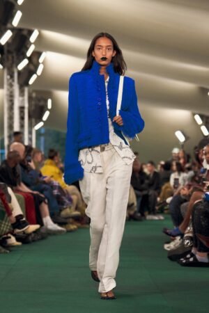 Here’s How to Nail the ‘Pop of Cobalt’ Trend – According to a Stylist 