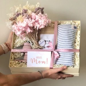 Homemade Hamper For Her: Checklist & Inspiration