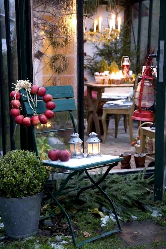 6 Ways To Decorate Your Garden This Christmas