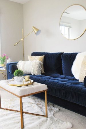 An Expert’s Guide: How to Style Your Sofa