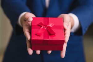 Why Gifts are the Best Way to Motivate Employees