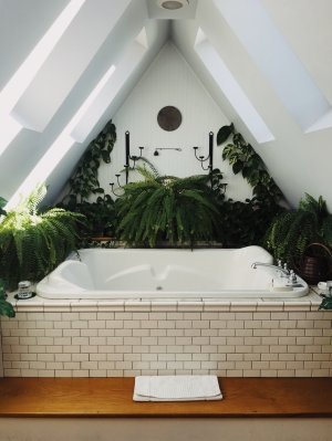 How to Create a Relaxing Small-Scale Bathroom