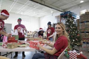 7 Ways to Volunteer This Christmas